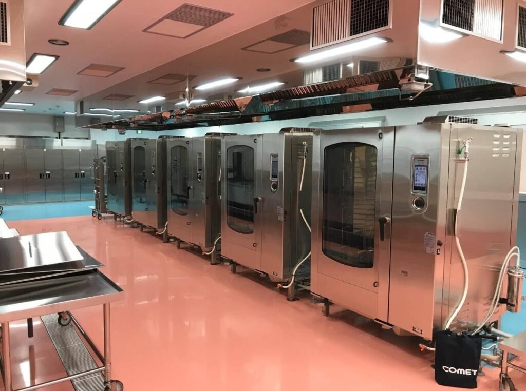 スチコンってどんな厨房機器？設置に必要なものと活用されている場所  